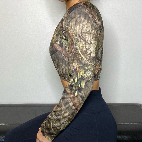 ‼️LAST CHANCE DELETING 10/6‼️ CARHARTT Crop Top - Picture 2 of 2